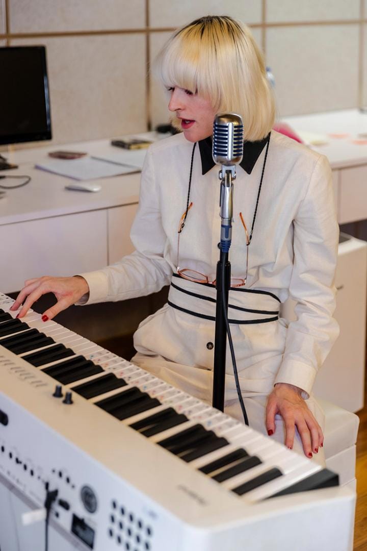 Cintia Lund @ Work