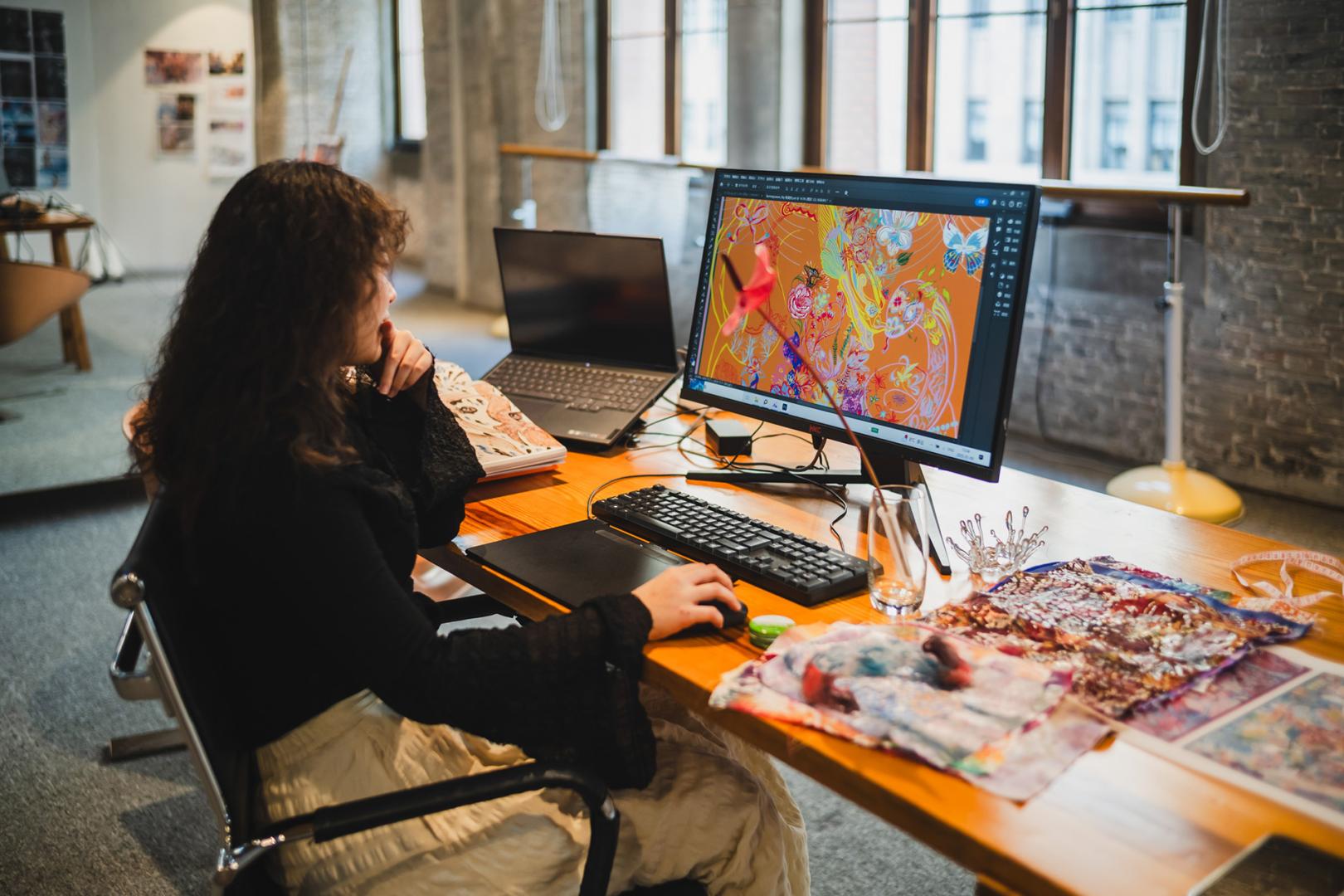 Miki Lin at work
